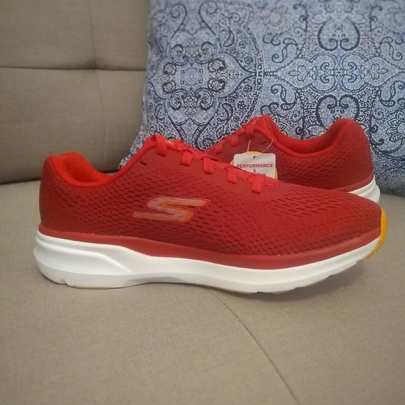 Skechers GOrun Pure running sneakers red NWT - Picture 1 of 7